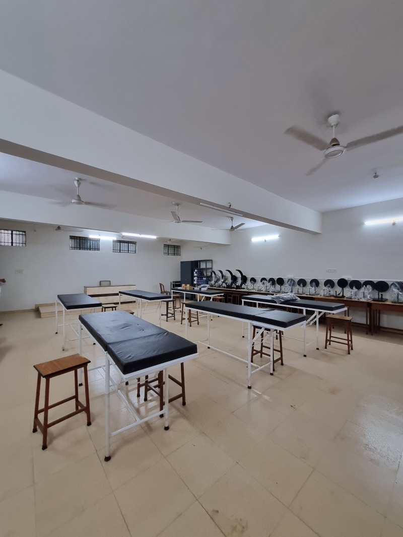 Teaching Hospital (605 beds)