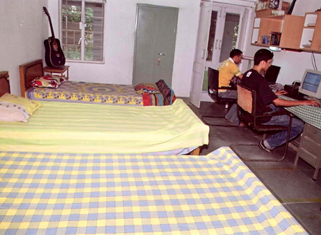 7 Hostels (1,000+ Capacity)