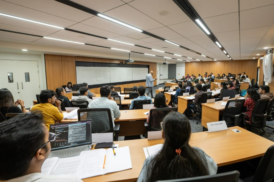 35-Acre Campus (4 AC Lecture Halls, Skill Labs, Departmental Museums)