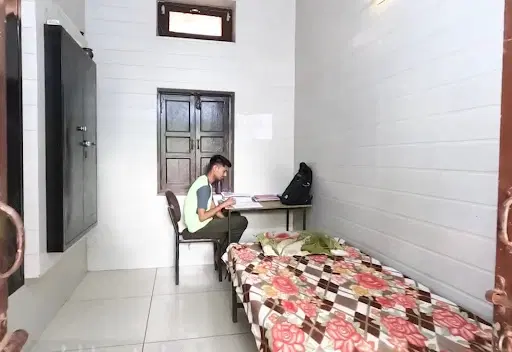 Hostel (Boys & Girls)