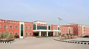 100+ Acre AMU Campus (Historic, NAAC A+)