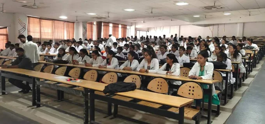 Spacious Gallery-Type Lecture Halls