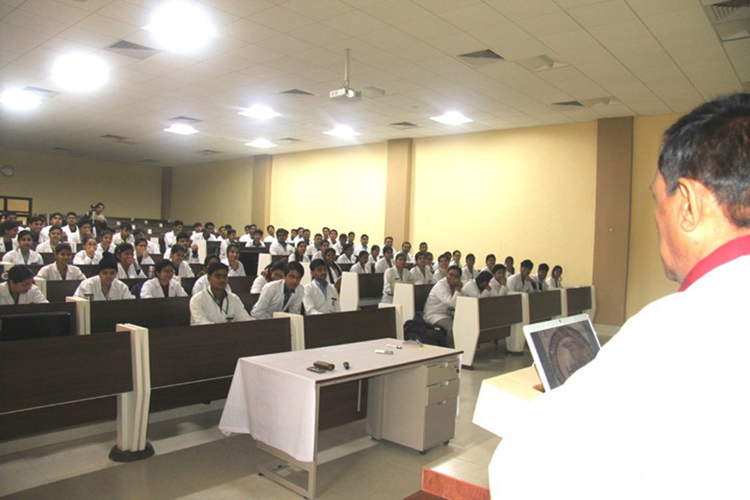 4 Air-Conditioned Gallery Lecture Halls (180–200 Capacity, with E-Conferencing)