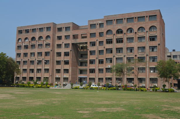 Fully Equipped Campus (AC Library, Labs, Seminar Halls, Workshop, Auditorium, Book Bank)