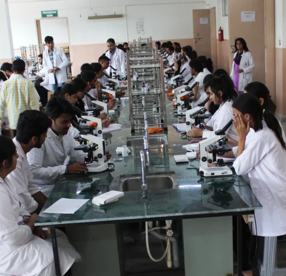 Pre-Clinical & Para-Clinical Laboratories