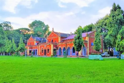 Campus Grounds & Chapel
