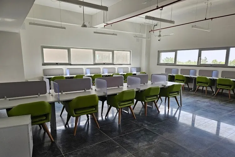 Smart Classrooms & Digital Lecture Halls