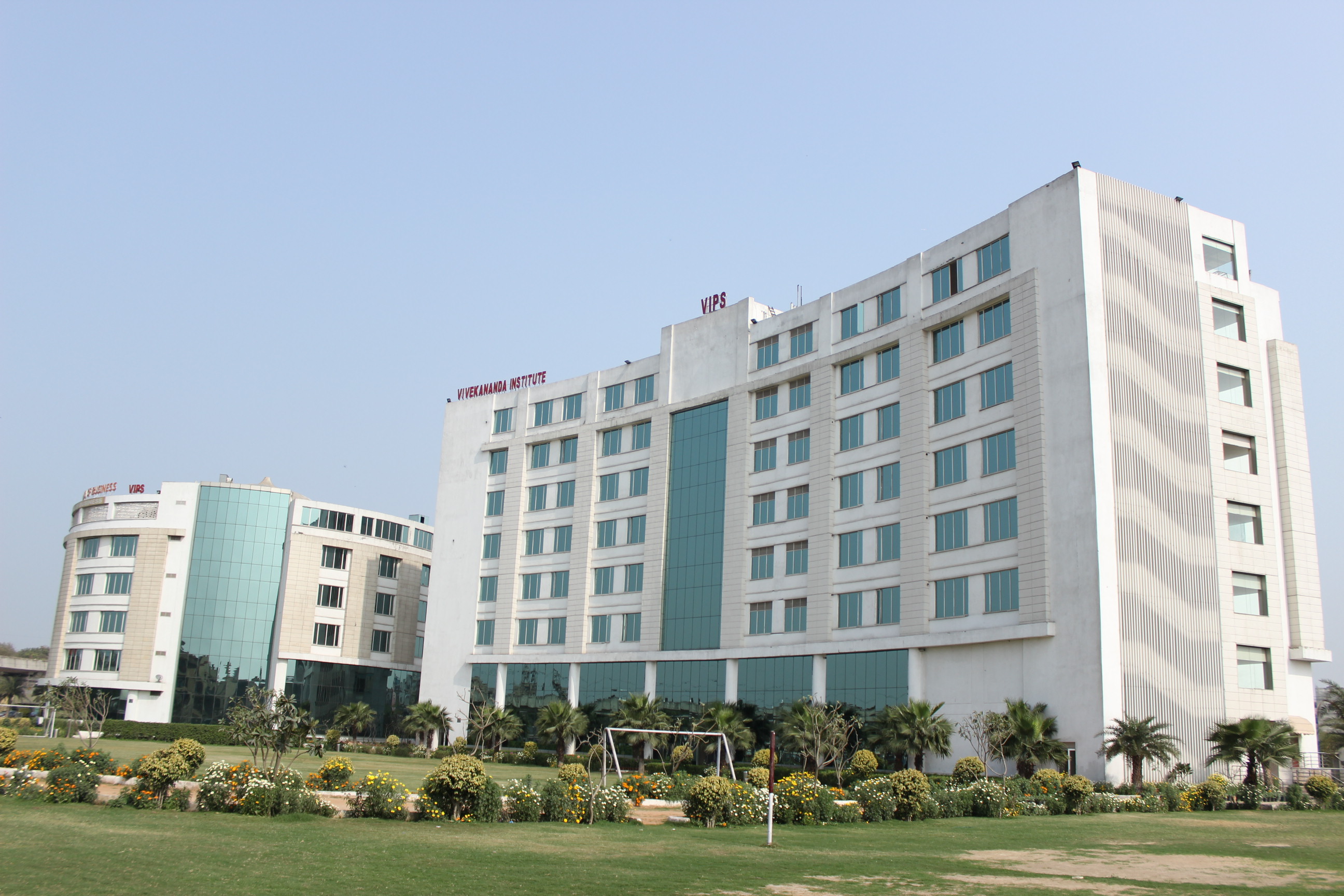 NAAC A++ Campus (acres; Wi-Fi + LMS Cloud; 7 Schools; Annual Fest SPANDAN)