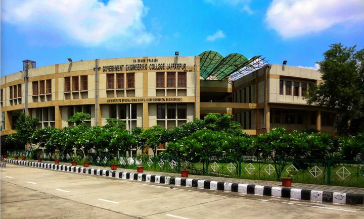 Technology-Infused Classrooms + Labs (Civil, IT, Environmental, Mechanical, Geoinformatics)